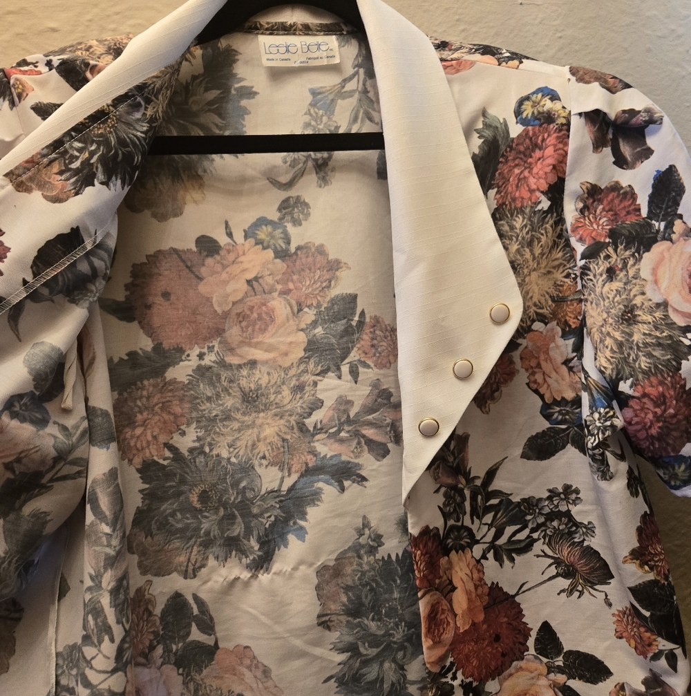 Vintage Floral Statement Blazer – Made in Canada – Lightweight Layer 80s - Picture 6 of 7